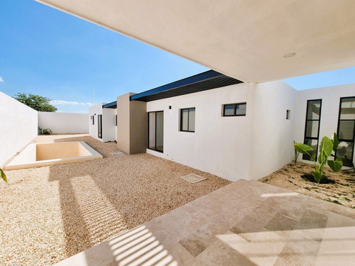 Casa De Una Planta, 3 Recámaras Y Piscina En Venta En Chacté Residencial, Dzitya