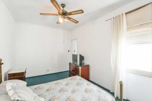 Departamento De Escalera En Venta De 4 Dormitorios En Barrio Martin - Centro