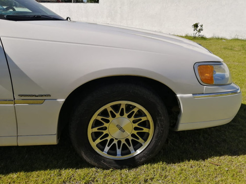 Lincoln Town Car Cartier Piel At