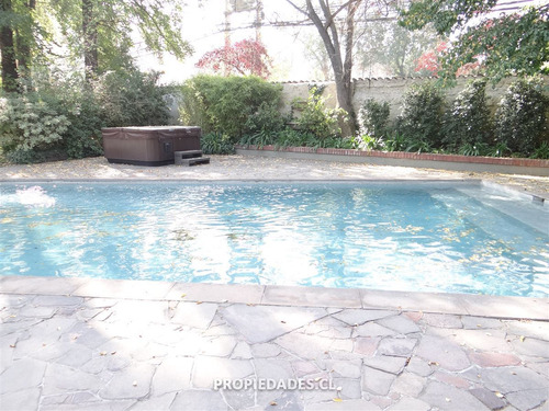 Casa En Venta De 4 Dorm. En Las Condes
