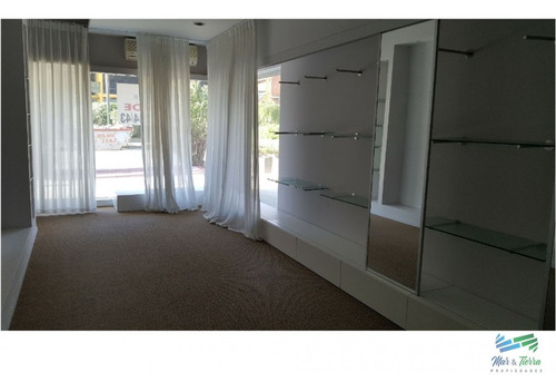 Excelente Local A La Calle En Venta En Punta Del Este, Peninsula.- Ref: 2079