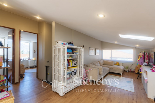 Casa En Venta De 4 Dorm. En Lo Barnechea