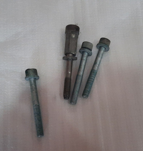 4 Tornillos Cuerpo De Aceleracion Audi A6 3.0 02-04 (Usado)