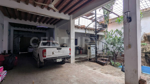Local Comercial Con Casa Habitación En Venta, Col. Centro, Mazatlán, Sinaloa.