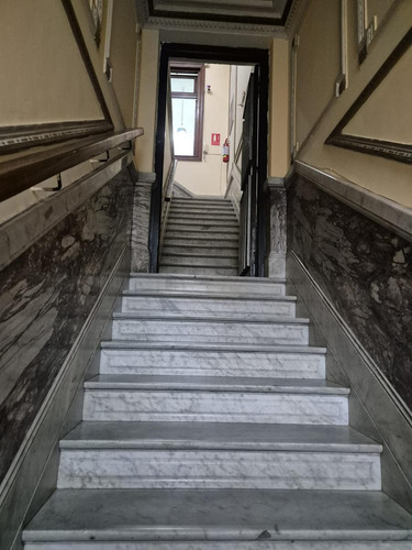 Venta De Residencial Estudiantil En Pleno 18 De Julio.
