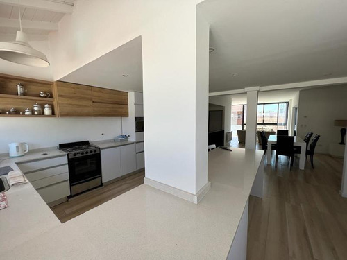 Venta Excelente Ph 5 Ambientes De Categoria En Chauvin - Sin Expensas