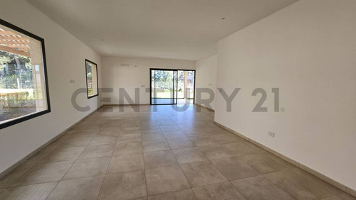 Venta Casa 4 Ambientes En Pilar