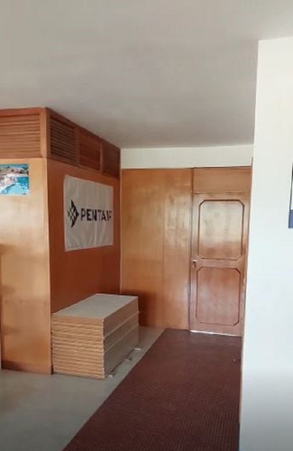 Se Vende Excelente Conjunto Residencial Y Comercial, Ubicado En La Carretera Higuerote-caracas. Ef