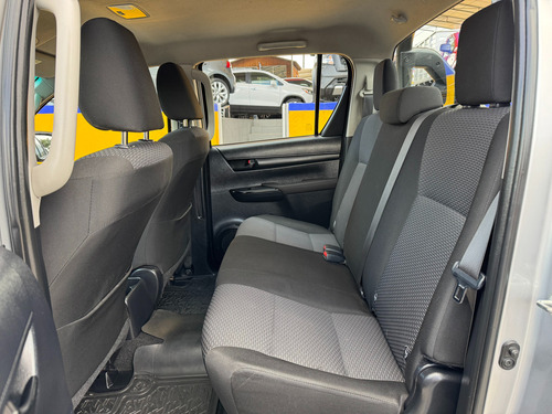 Toyota Hilux 2.7 Cabina Doble Sr Mt