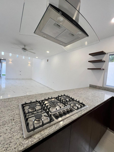 Casa En Venta Merida, Komchen En Privada, Entrega Inmediata.