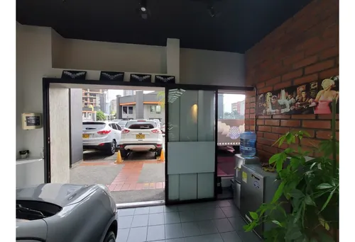 Local 075 Centro Automotriz