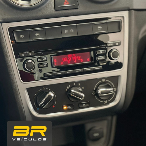 Imagem 7 de 10 de Volkswagen Voyage 1.6 Msi Comfortline Total Flex I-motion 4p