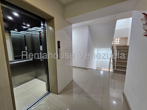 Apartamento En Venta Urb La Soledad Maracay 25-12181 Apd