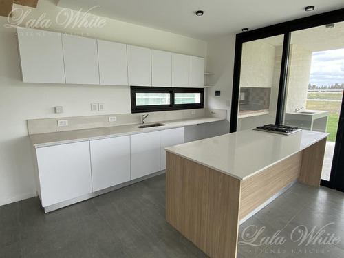 Casa En Venta En Lares De Canning
