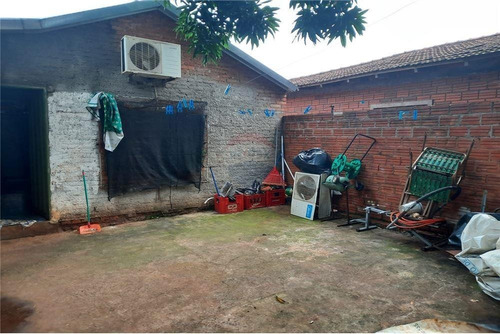Vendo Casa En Obligado Centro, A Pasos De La Municipalidad: 3 Habitaciones Y 1 Baño.