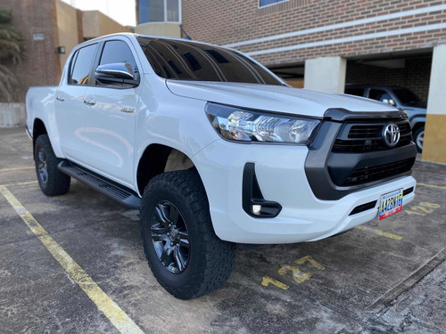 Imagen 6 de 17 de Toyota Hilux Diésel Aut 4x4