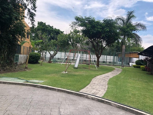 Terreno En Esquina, Privada Con Vigilancia, Par Vial Jiutepec