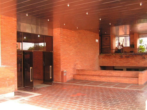 Imagen 2 de 11 de Local Para Oficina, Edificio Torre Trebol, Lomas Del Este, Alquila: Inmobiliaria Manrivoli Telef 0424-4350491