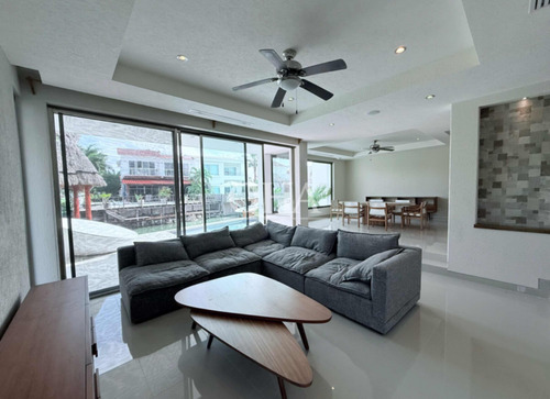 Se Vende Casa Con Muelle En Isla Dorada Cancún