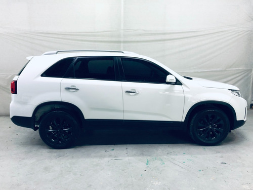 Imagem 3 de 25 de Kia Sorento 2.4 Ex 5l 4x2 Aut. 5p
