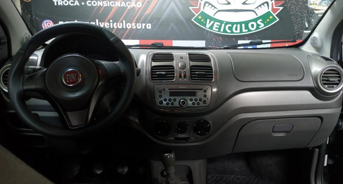 Imagem 8 de 13 de Fiat Grand Siena Essence 1.6 Preto 2014