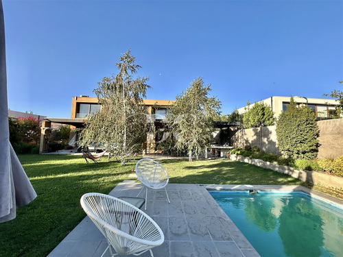 Casa En Venta De 5 Dorm. Piedra Roja Chicureo Colina