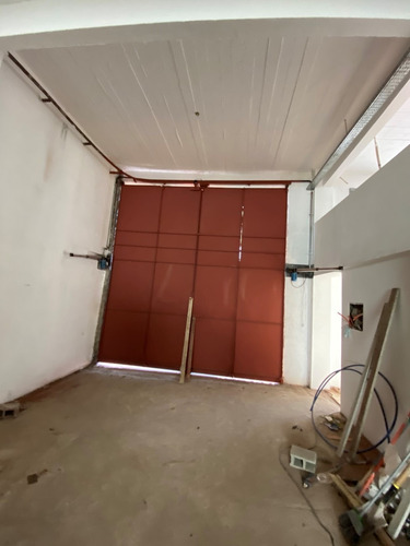 Alquiler Local Comercial 280 M2 C/ Entrepiso Gral Flores Hipodromo