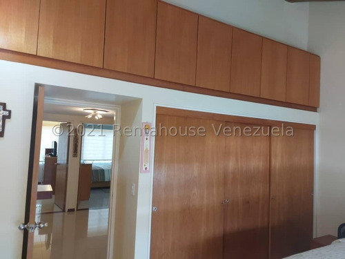 Imagen 10 de 30 de En Exclusivo Conjunto Muy Cerca De Farmatodo El Hatillo, Con Bellas Áreas Sociales, Jardín Privado, Hermosos Towhouse