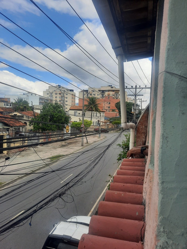 Casa Em Madureira Com Comércio Embaixo Com Banheiro E Casa