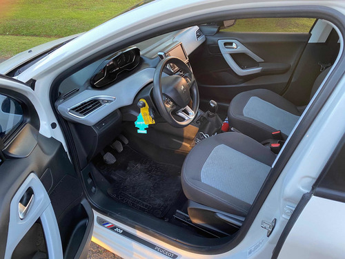 Imagen 10 de 14 de Peugeot 208 1.5 Allure Touchscreen 2015