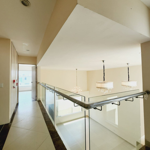 Casa En Venta En Veracruz Con Alberca, Fracc. Las Palmas De Medellín, Ver.