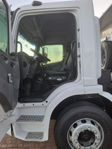 Atego 2425 Reduzido 3-eixos Caçamba