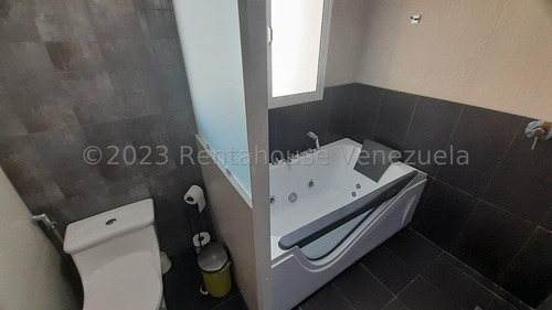 Hermoso Apartamento De 3 Niveles En Jorge Coll