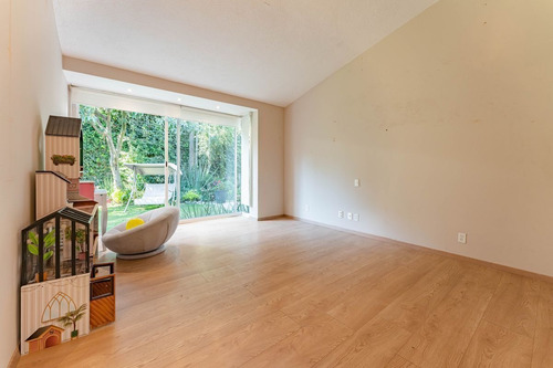 Imagen 14 de 24 de Extraordinaria Casa En Venta Y Renta Con Jardín En Lomas De