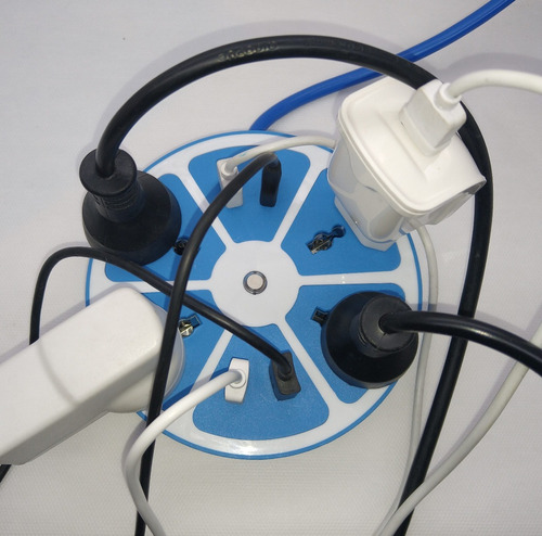 Imagen 2 de 4 de Zapatilla Enchufes 4 Toma Corrientes 4 Usb Hexagono 1.8mts