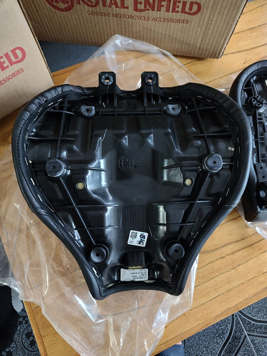 Asiento Royal Enfield Color Negro Nuevo