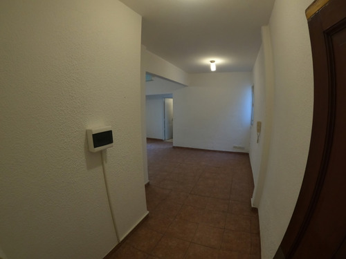 Excelente Departamento De 3 Ambientes. La Tablada
