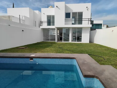Casa En Venta En Fracc. Real De Oaxtepec A Estrenar Con Alberca Y Jardín, Escriturada.