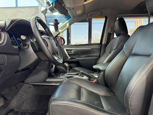 Toyota Hilux SW4 2.8 D-4D TURBO DIESEL SRX 4X4 AUTOMÁTICO