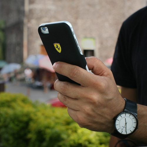 Protector De Carga Ferrari Formula 1 iPhone 8/7 2800 Mah