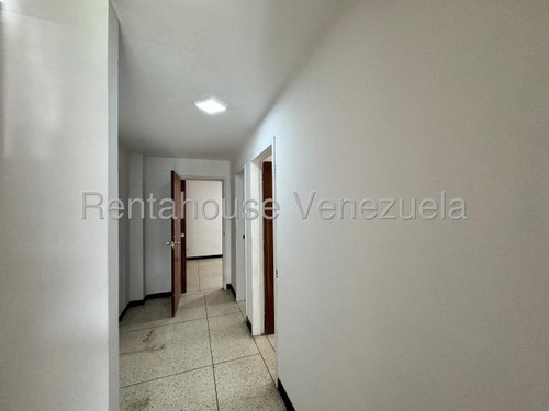 Bello Y Comodo Apartamento En Venta, En Cumbres De Curumo.