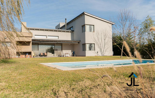 Casa En Venta En El Barrio Chacras De La Reserva