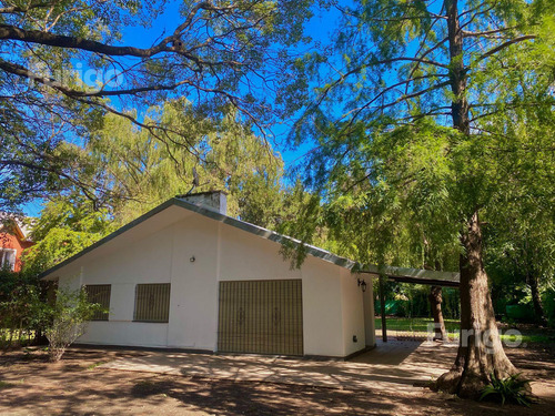 Casa En Pérez,  2 Dormitorios. 1.000 M2 De Terreno.