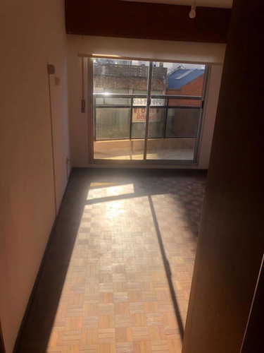 Apartamento 1 Dormitorio Balcón Al Frente Julio César 1215