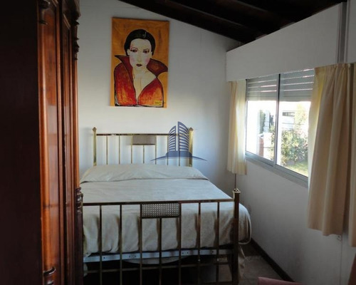 Venta Y Alquiler Temporario De Gran Casa En Pinares A 1 Cuadra De La Playa- Ref: 1499