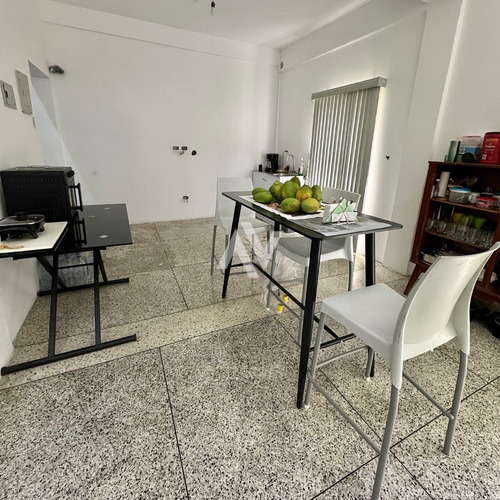 Ref 012 - 685 Te Ofrecemos Casa En Venta Con Excelente Ubicación Ubicado En Macuto - Estado La Guaira.
