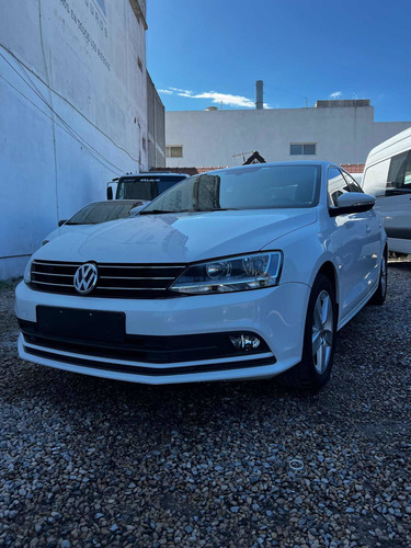 Imagen 3 de 13 de Volkswagen Vento 2017 1.4 Comfortline 150cv At
