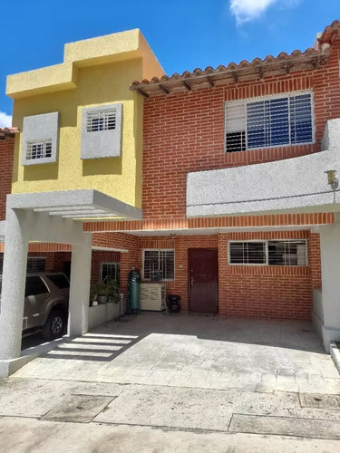 Espectacular Y Moderno Town House En Resd. Villas De Bugambillia Mañongo Foth-420