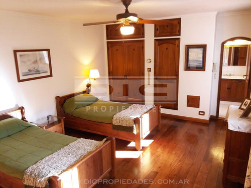 Residencia Estilo Provenzal Sobre Cul De Sac. Ápto Crédito/acepta Depto En Pte De Pago.venta Urgente