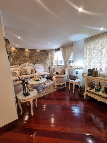 Lujoso Y Amplio Apartamento En Los Nuevos Teques, Estado Miranda.